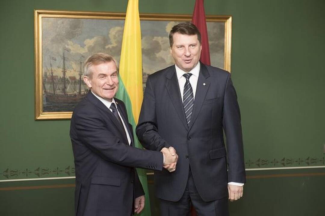 Viktoras Pranckietis (kairėje) ir Raimondas Vėjuonis