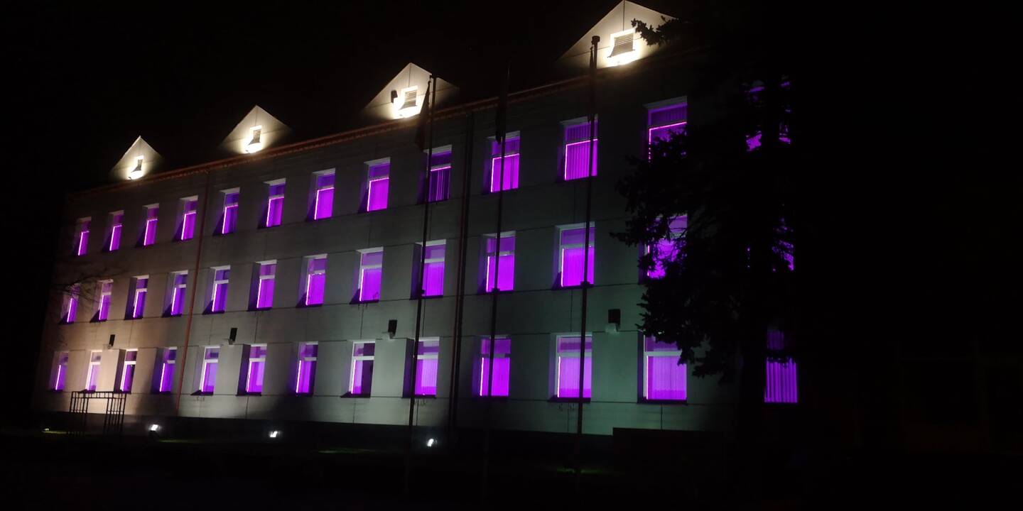 Lietuvoje per 30 pastatų nusidažė purpurine spalva