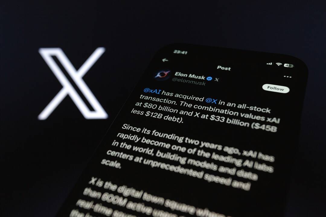 Muskas sako, kad startuolis „xAI“ perka platformą „X“ 