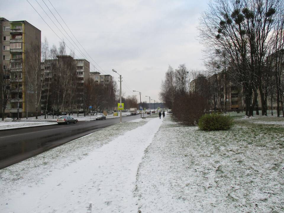 Naktį eismo sąlygos bus sudėtingos: plikledis, lietus ir šlapdriba