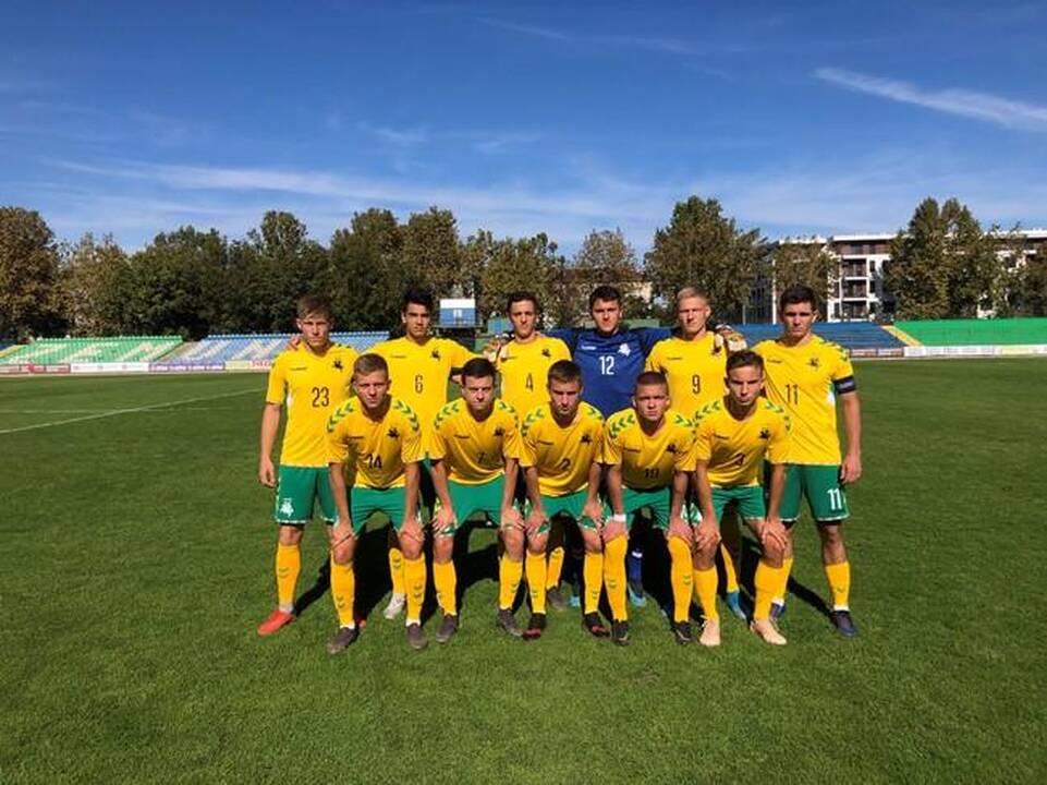 Devyniolikmečiai Lietuvos futbolininkai netikėtai įveikė Rumuniją