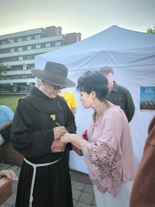 Įvykis: I. Kanto viešojoje bibliotekoje buvo pristatyta ir bibliotekai saugoti perduota Šv. Jono bažnyčioje kabojusios istorinės atminimo lentos kopija.