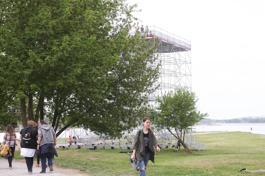 Santakos parke iškilo apžvalgos bokštas