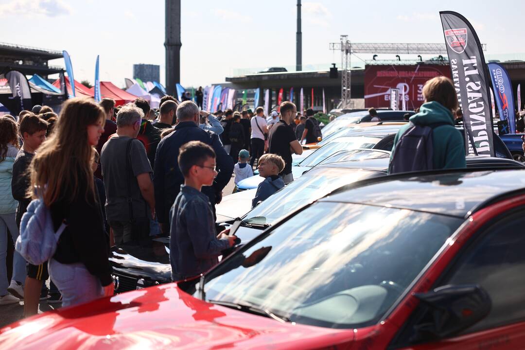 Nemuno saloje – „Eoltas car show 2023“