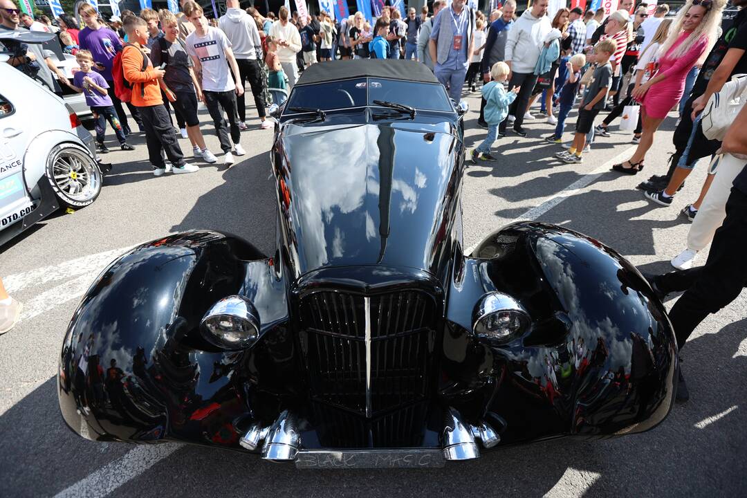Nemuno saloje – „Eoltas car show 2023“