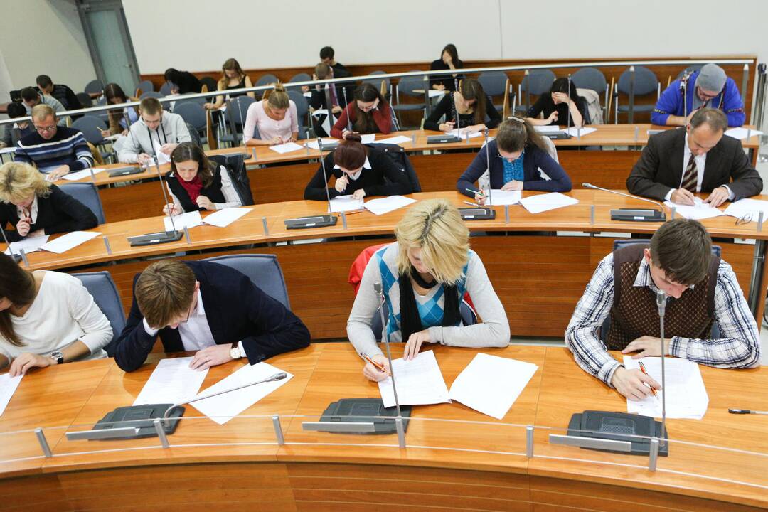 Vyriausybėje svarstomi planai nuo 2015-ųjų įvesti nemokamas studijas