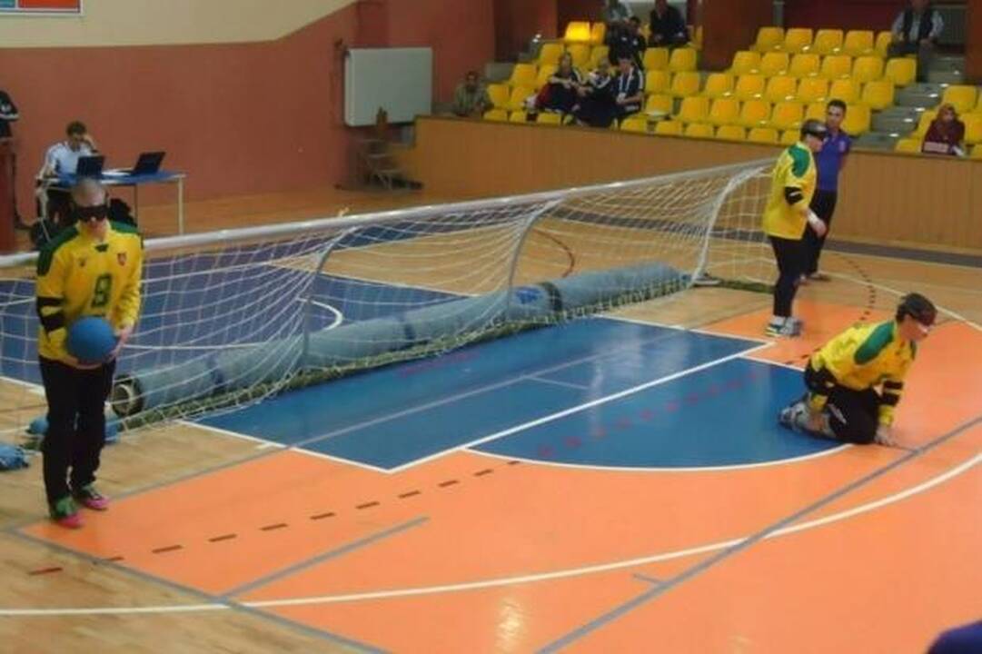 Garsūs Lietuvos žmonės golbolo aikštėje mes iššūkį akliesiems