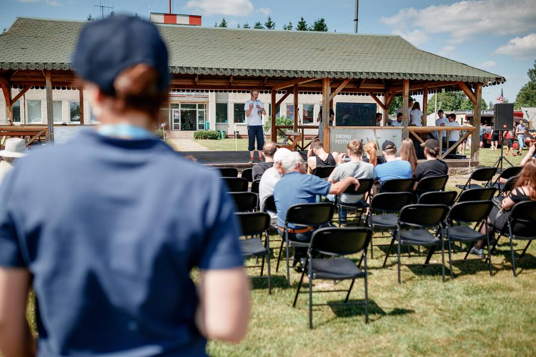 Pirmasis dronų festivalis