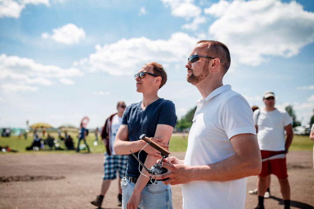 Pirmasis dronų festivalis