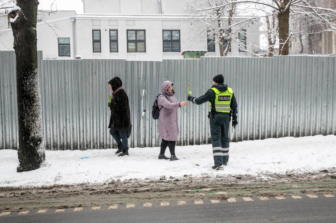 Kauno policija sveikino moteris su Kovo 8 d.