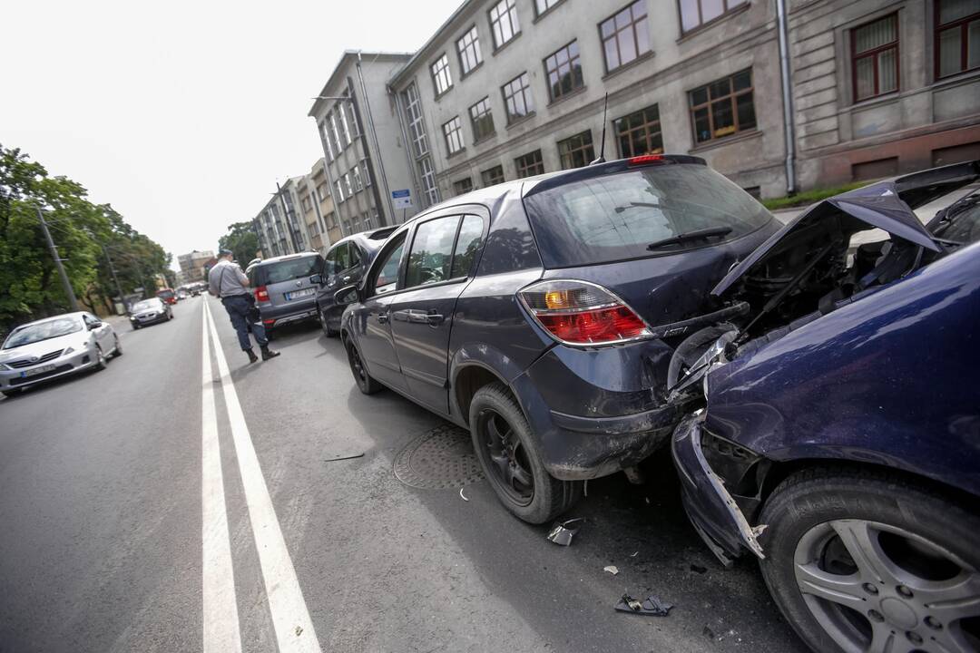 Keturių mašinų avarija Vytauto pr.