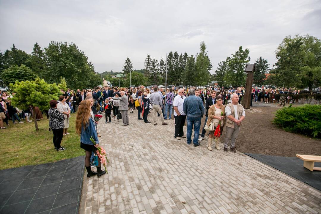 Atidaryta rekonstruota Domeikavos gimnazija