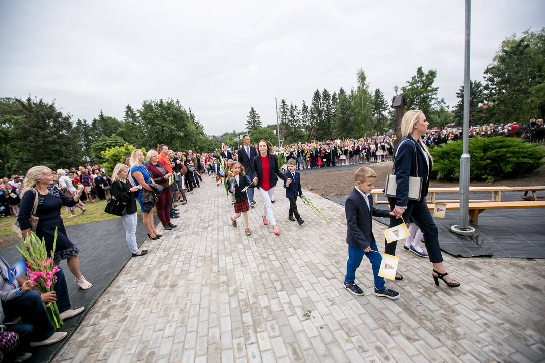 Atidaryta rekonstruota Domeikavos gimnazija