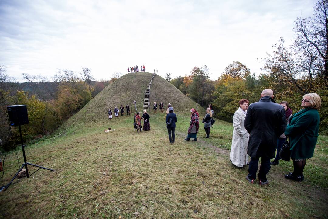 Archeologiniai kasinėjimai Pyplių piliakalnyje