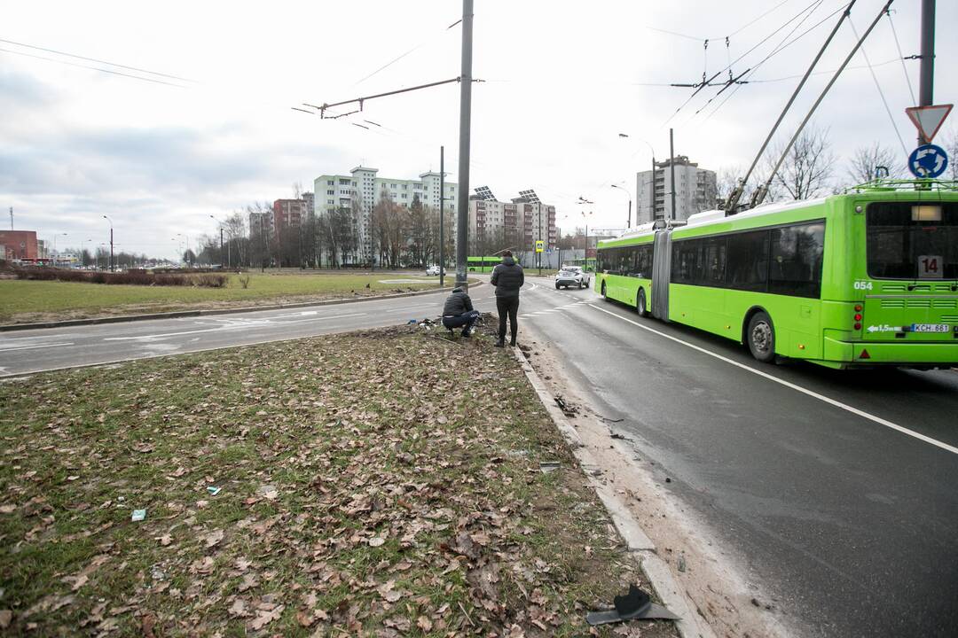 Avarija Šiaurės pr. ir S. Žukausko gatvių sankryžoje