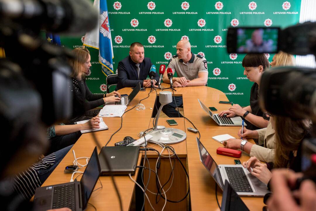 Spaudos konferencija dėl nelegalių užkandžių gamintojų