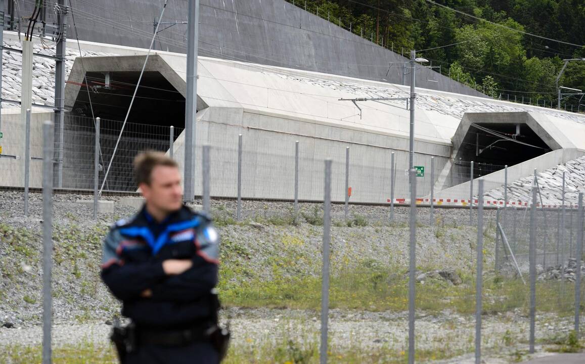 Ilgiausias pasaulyje geležinkelio tunelis