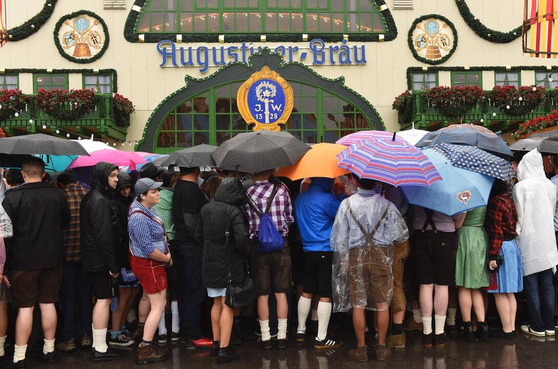 Prasidėjo alaus festivalis „Oktoberfest“