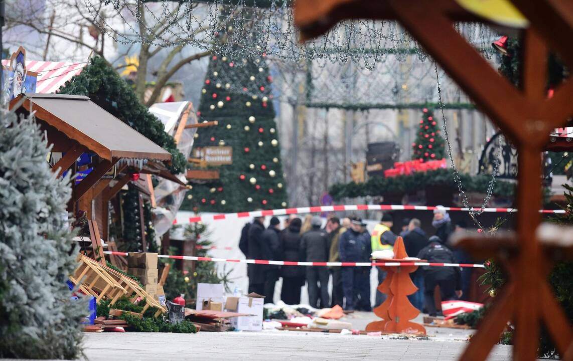 Berlyne sunkvežimis įvažiavo į žmonių minią