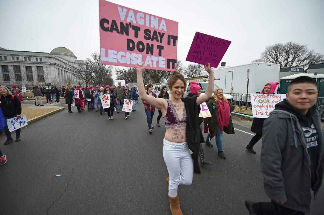 Moterys protestuoja prieš D. Trumpą