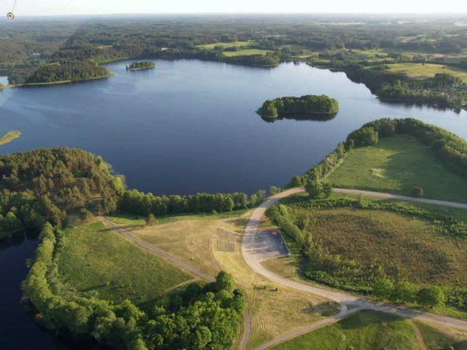 Drakonų valčių lenktynės Zaraso ežere
