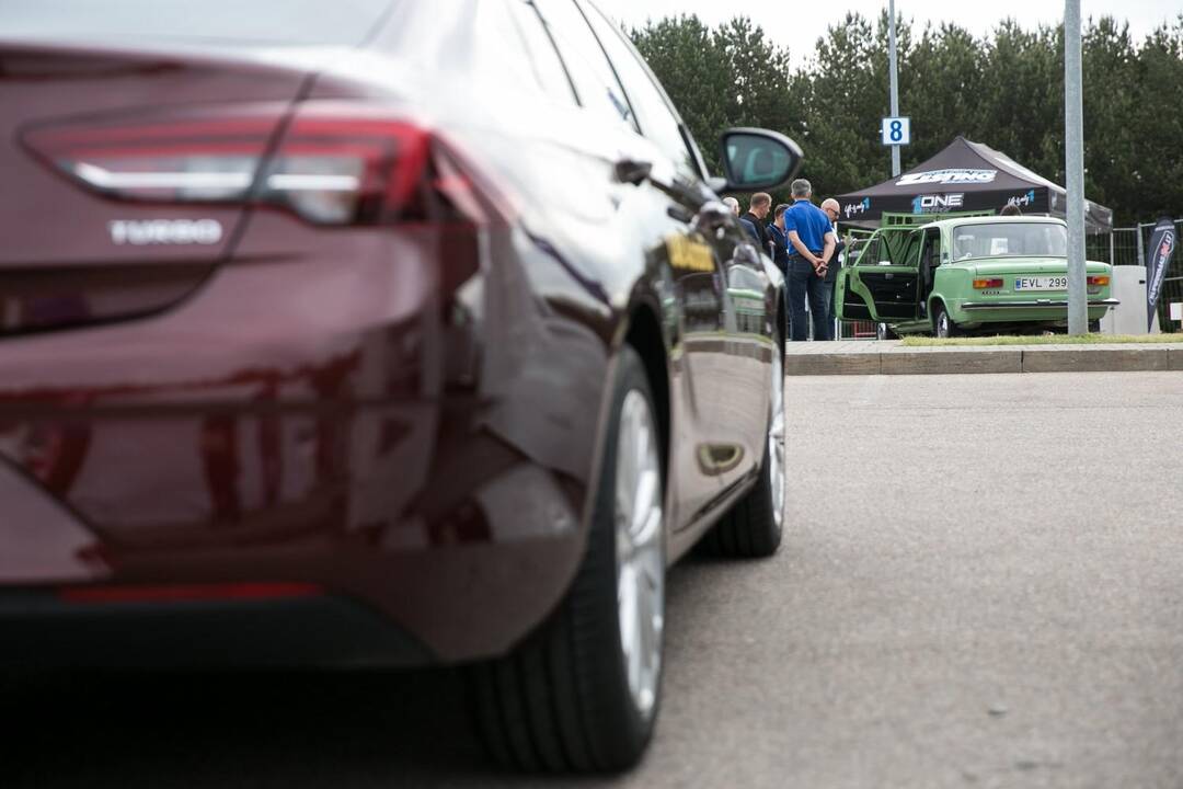 Automobilių mugė „Auto Bazar“