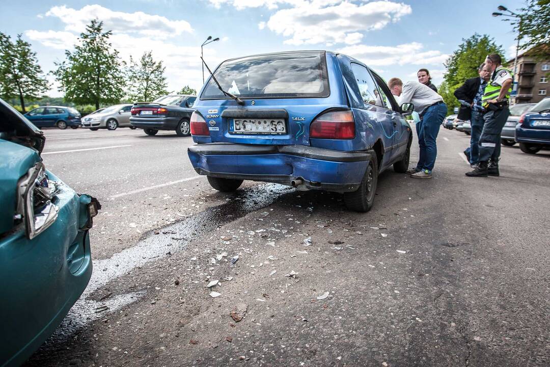 Dvi avarijos Karaliaus Mindaugo prospekte