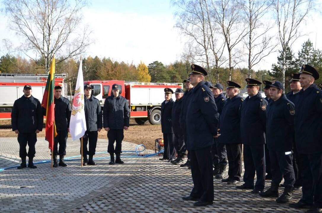 Ugniagesių profesiją įprasmino skulptūra