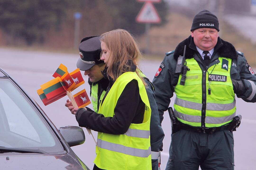 Moksleivių ir Kauno apskrities vyriausiojo policijos komisariato akcija „Su Kovo 11–ąja“.