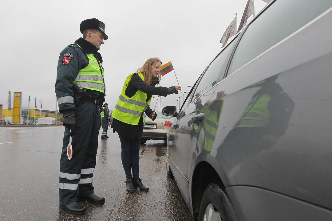 Moksleivių ir Kauno apskrities vyriausiojo policijos komisariato akcija „Su Kovo 11–ąja“.