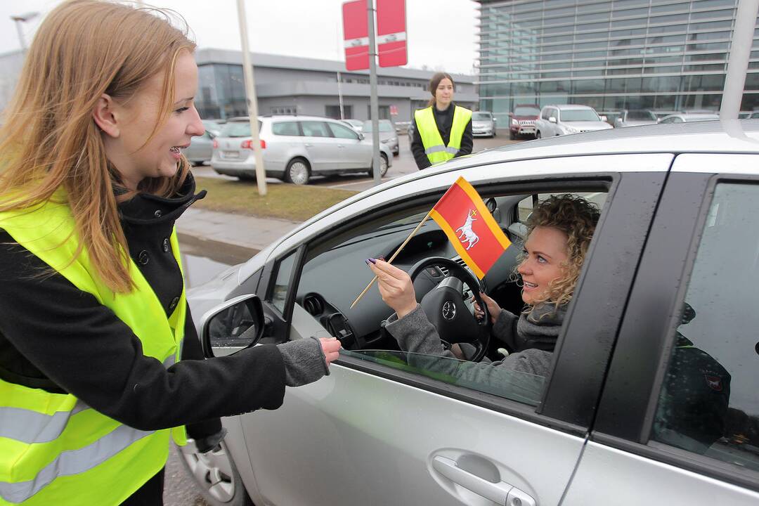 Moksleivių ir Kauno apskrities vyriausiojo policijos komisariato akcija „Su Kovo 11–ąja“.