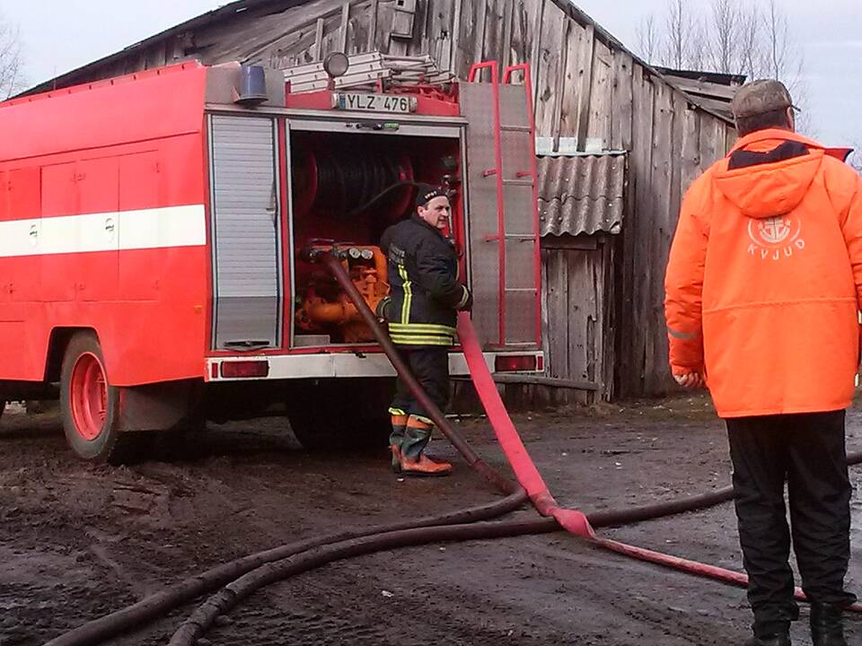 Drevernoje ugnis pasiglemžė gyvenamąjį namą