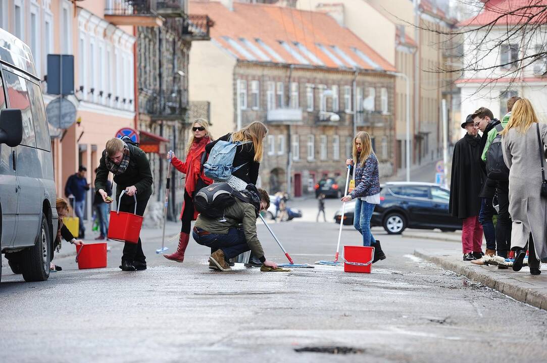 Akcija menininkui T. Dobrovolskiui atminti