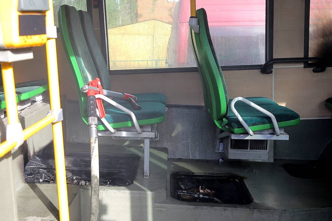 Skuodo gatvėje degė autobusas