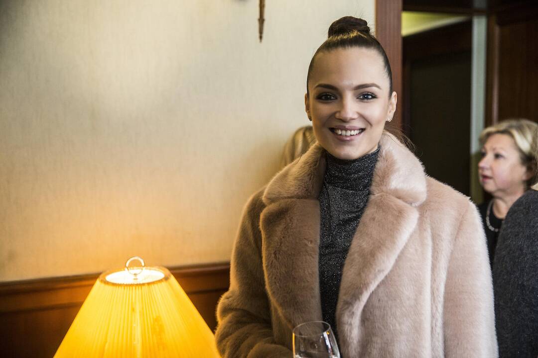 Vakarienė tamsoje