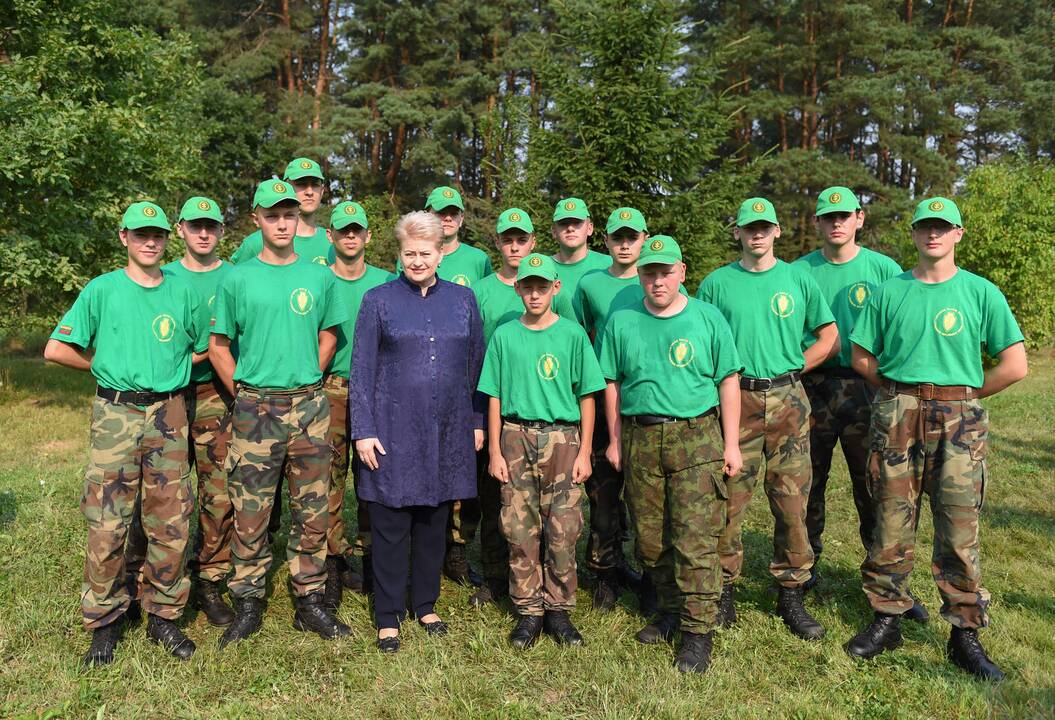 Prezidentė – Lietuvos šaulių sąjungos vasaros stovykloje