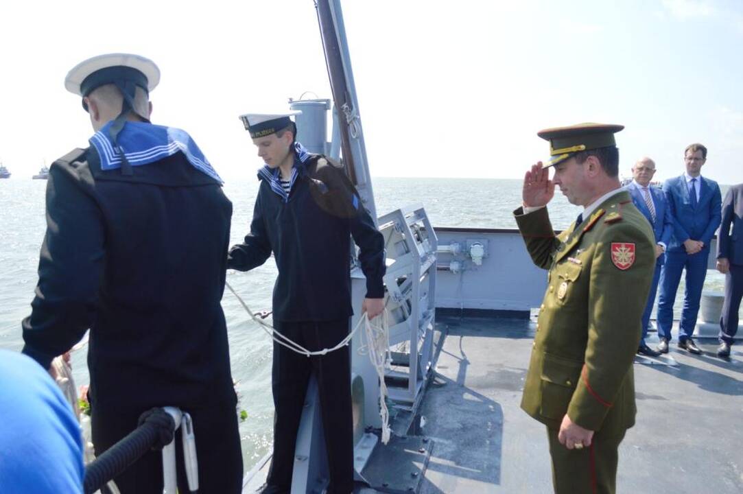 Vainikų nuleidimo į vandenį ceremonija