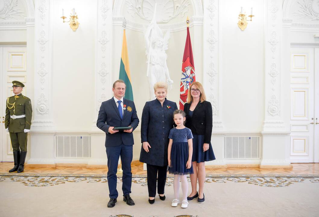 Prezidentė įteikė valstybės ordinus ir medalius