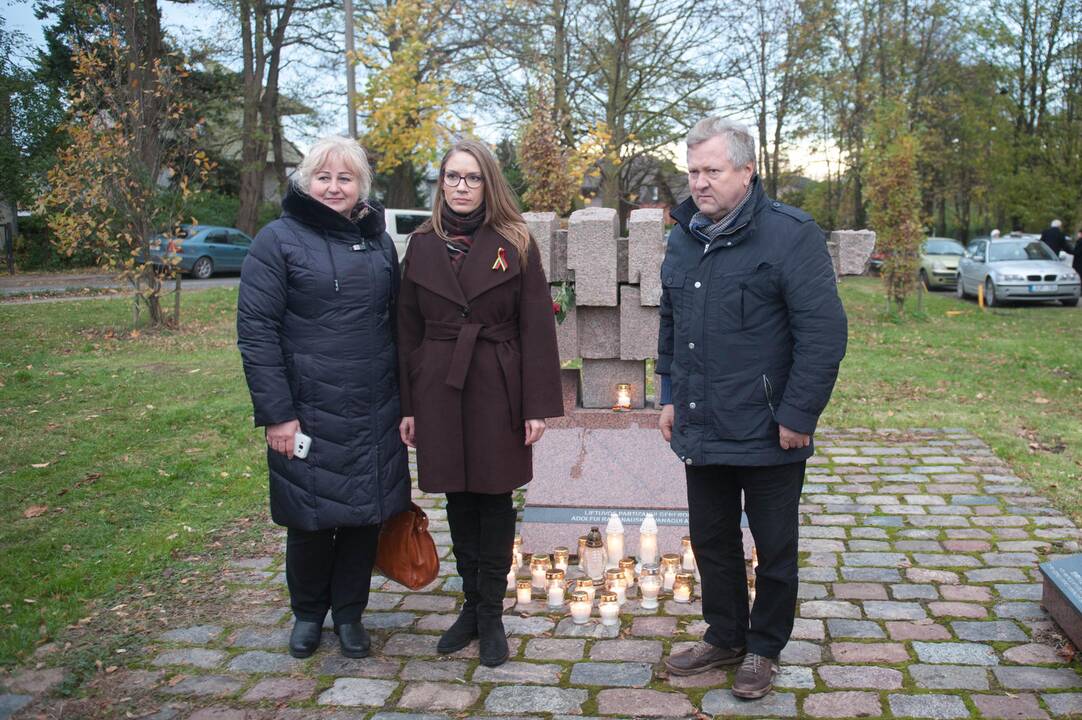 Akcija prie paminklo A. Ramanauskui-Vanagui