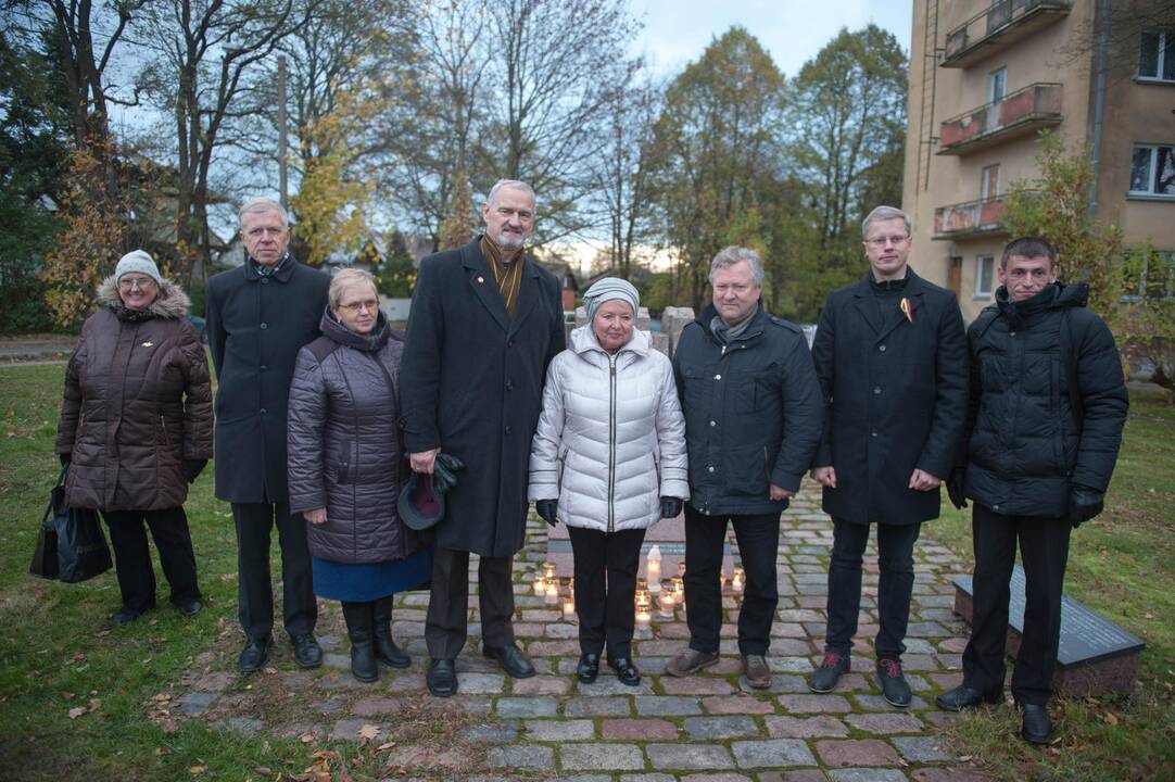 Akcija prie paminklo A. Ramanauskui-Vanagui