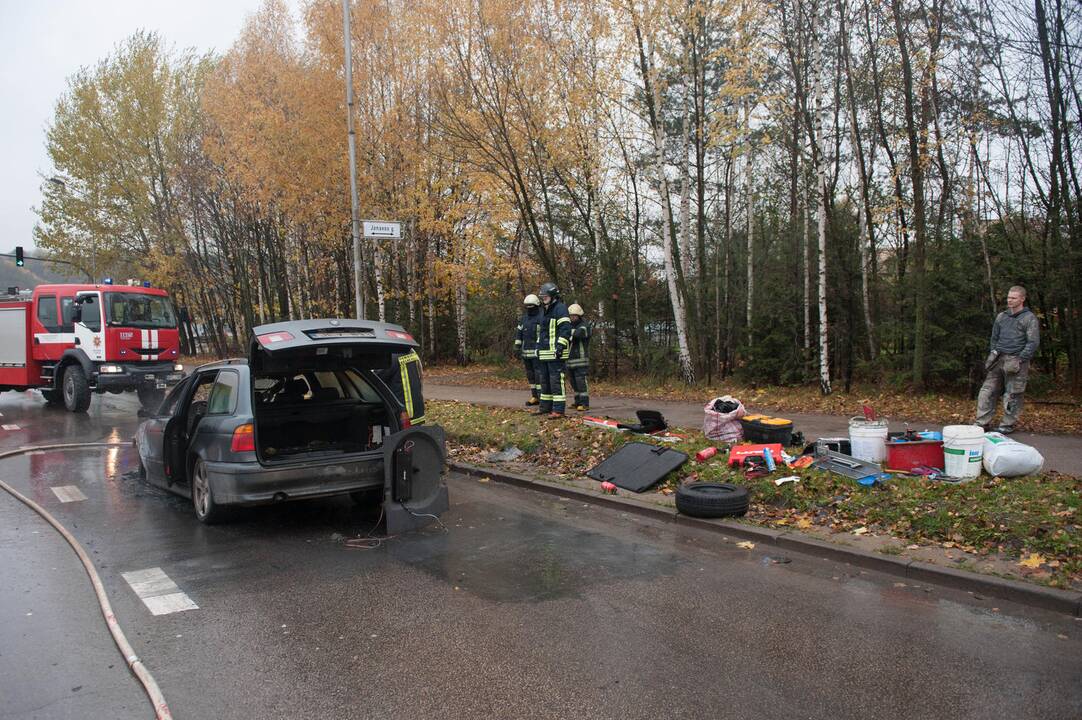 Šiaurės pr. supleškėjo BMW