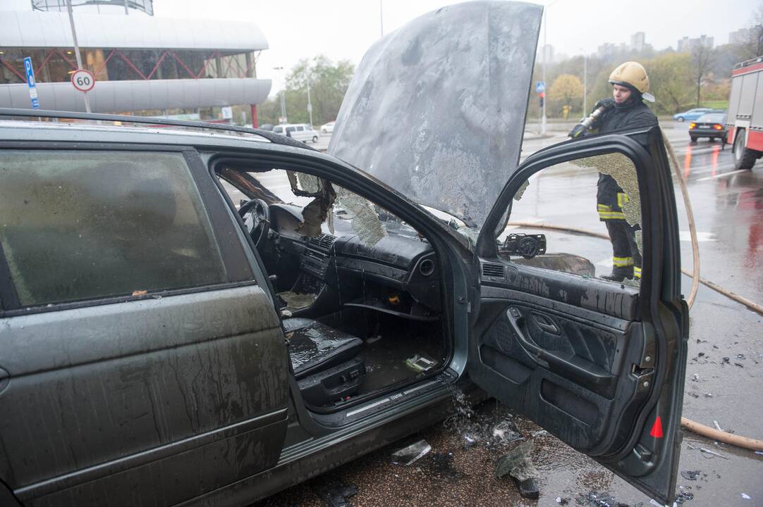 Šiaurės pr. supleškėjo BMW