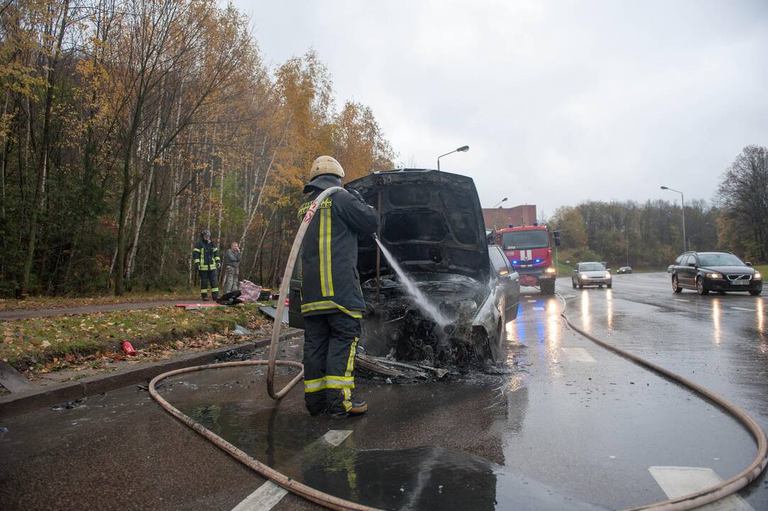 Šiaurės pr. supleškėjo BMW