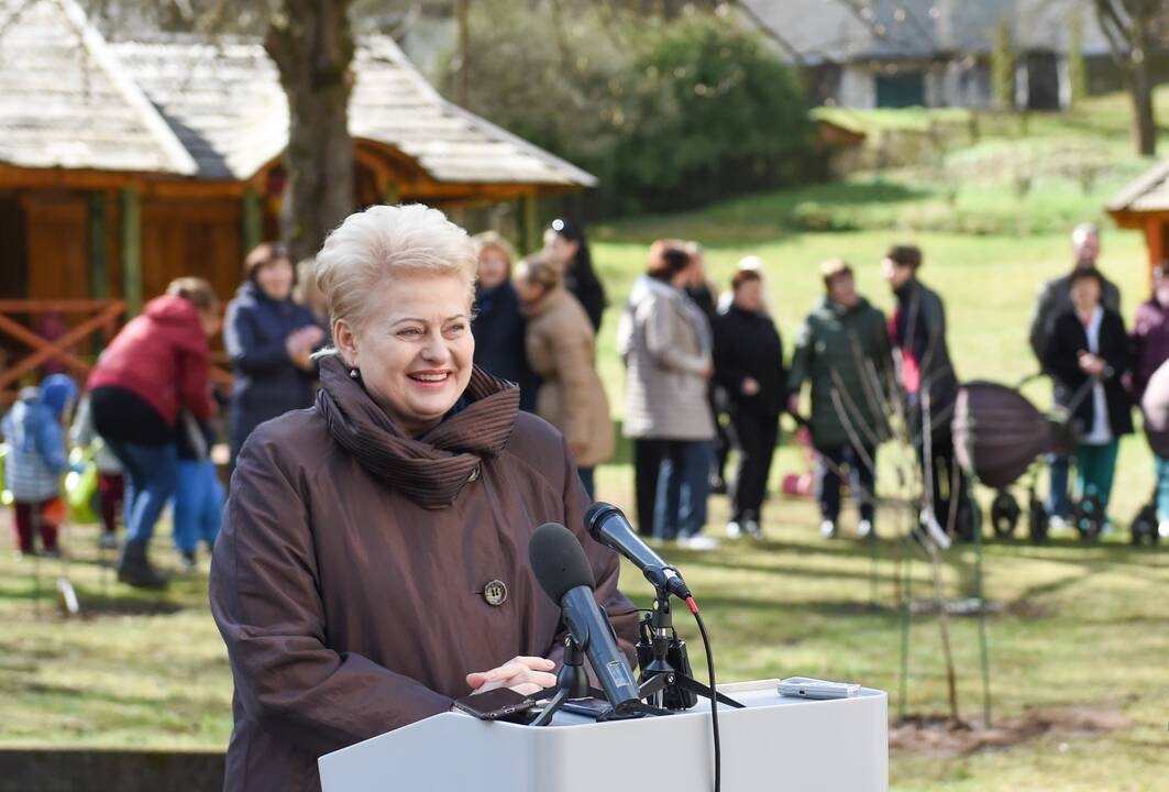 Prezidentė lankėsi Vilniaus kūdikių namuose