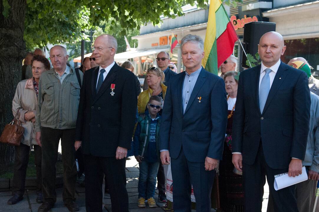 Iškilmingai atidengtas J.Vileišio paminklas