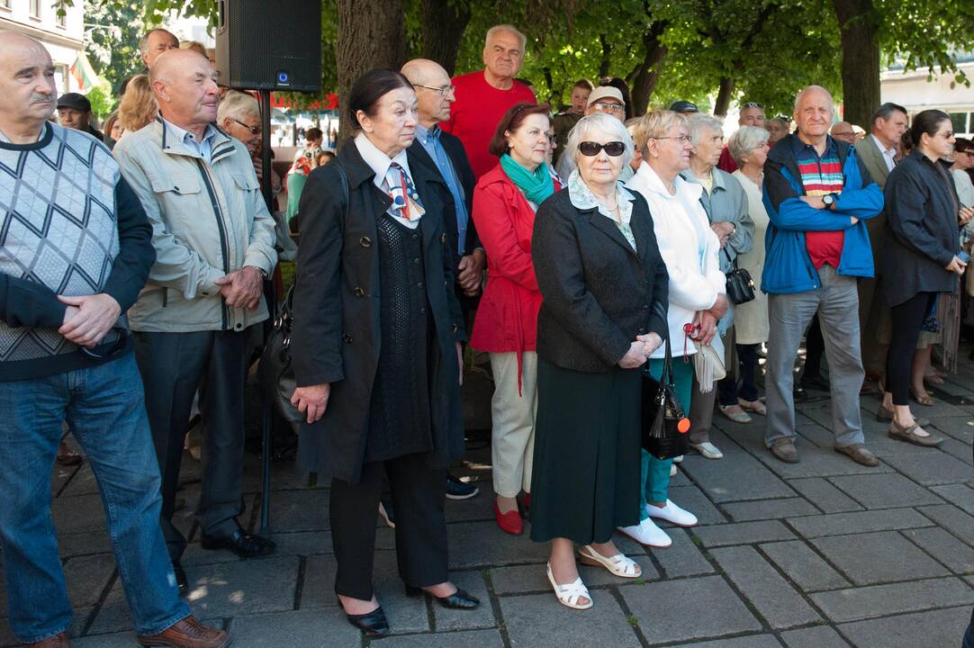 Iškilmingai atidengtas J.Vileišio paminklas