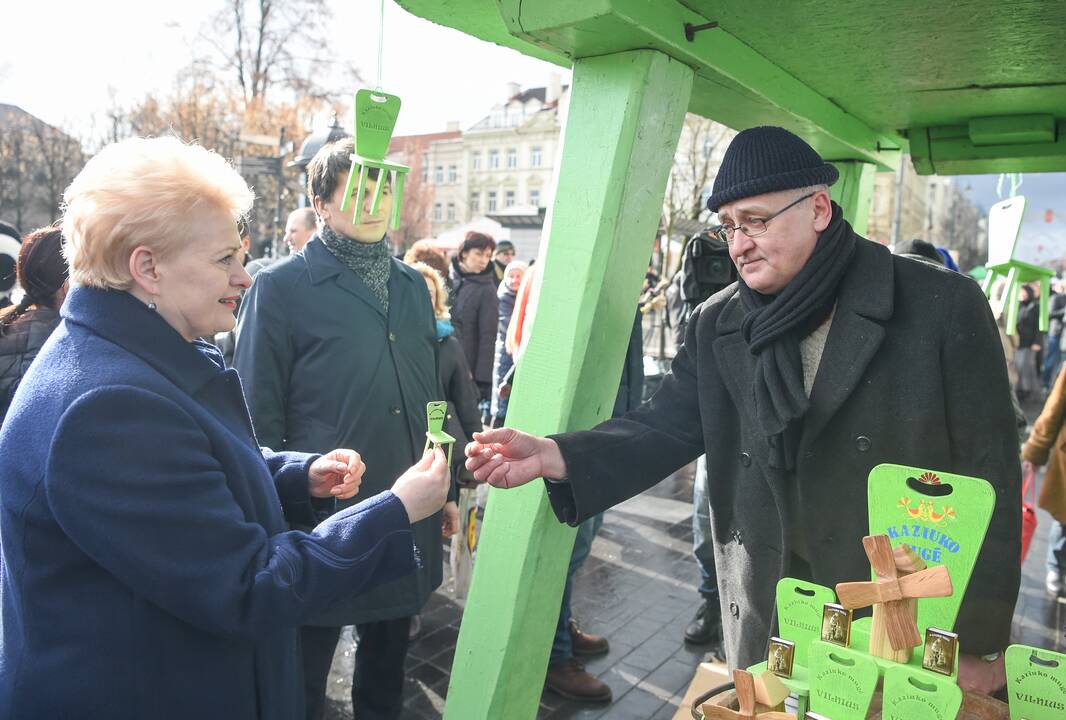 Prezidentė Kaziuko mugėje susiviliojo riestainiais