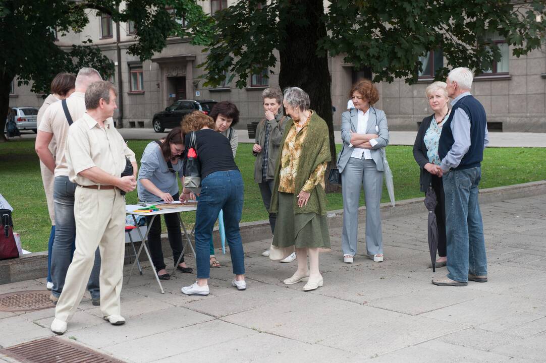 Medžių gynėjų meninė akcija Kaune