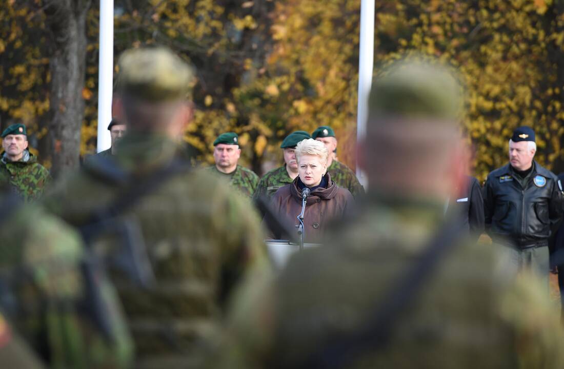 Prezidentė aplankė Alytuje tarnaujančius karius