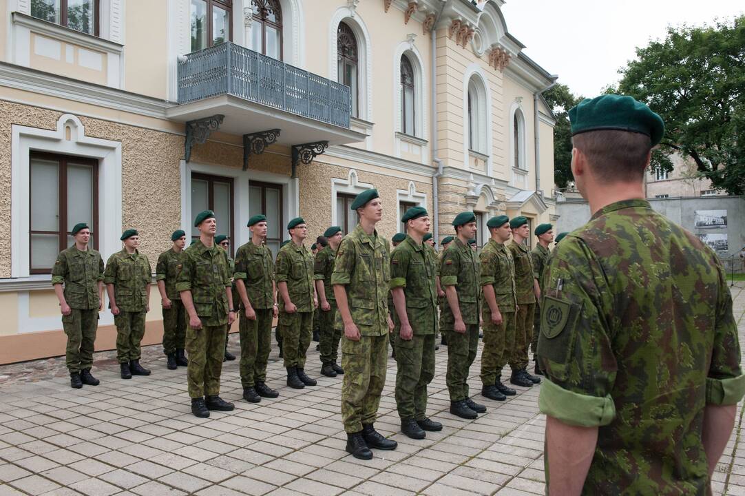 Prisiekė nauja karininkų laida